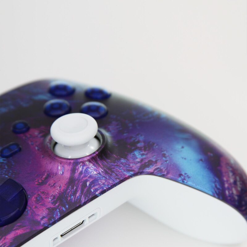 Close up of Tidal right thumbstick